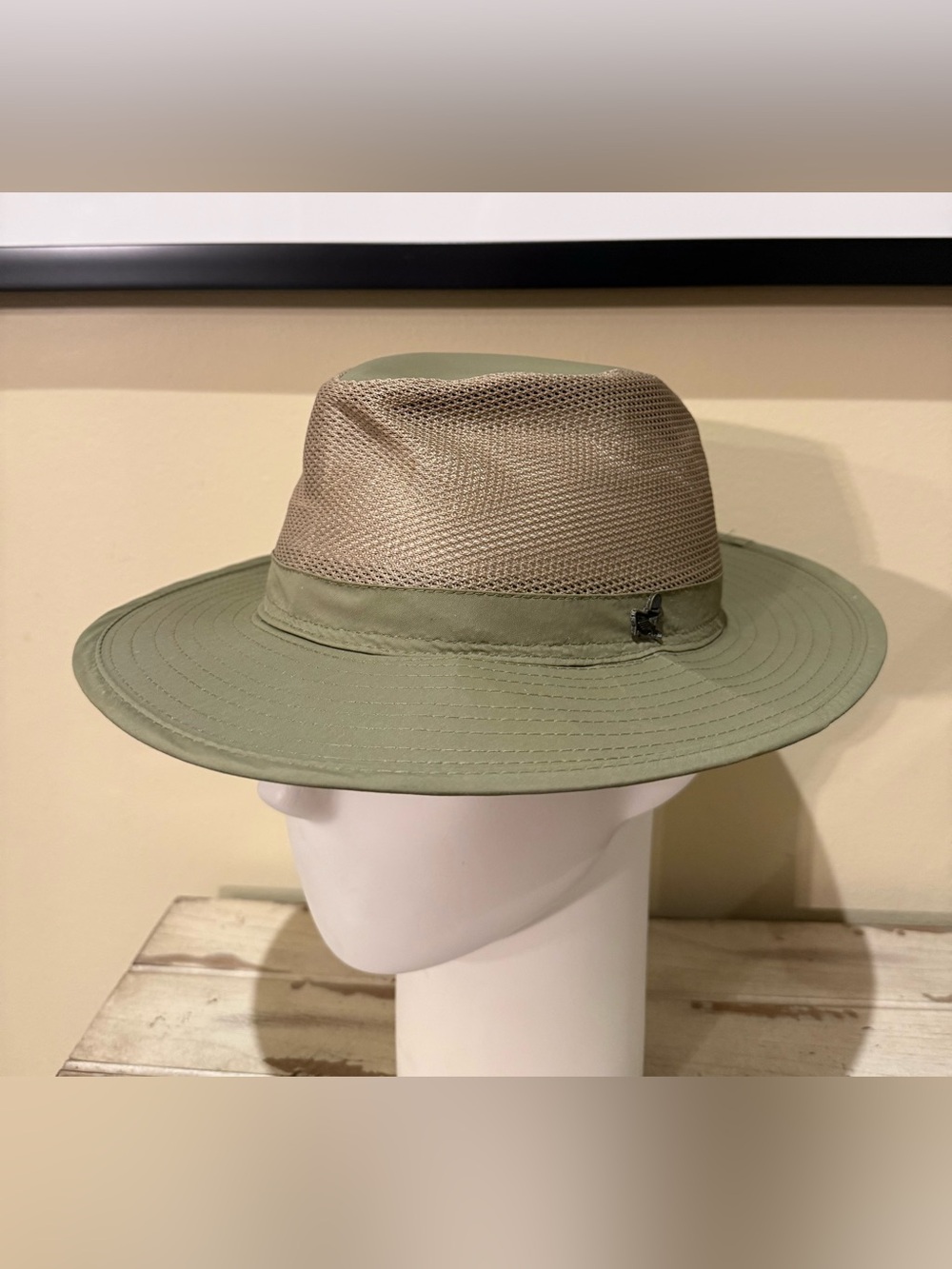 Island Beach Gear Mesh Vented Safari Sun Hat Green Large w/ Adirondack Pin